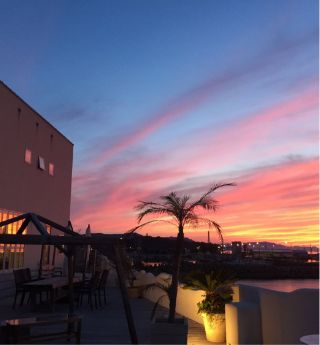 店からの夕焼け風景